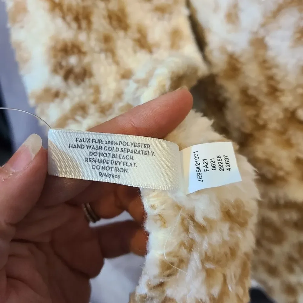 ‎Jenni Animal Print Fuzzy Scarf